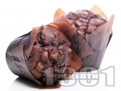 Мъфини с какао, кафе и парченца шоколад - снимка на рецептата